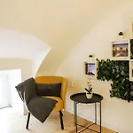 Mooki Rumbach Budapest
