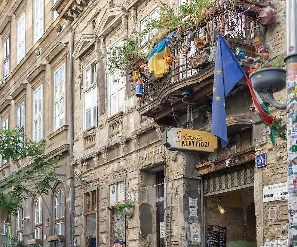 Mooki Rumbach Budapesta