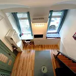 Mooki Rumbach Budapest