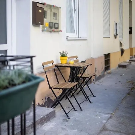 Mooki Rumbach דירה *