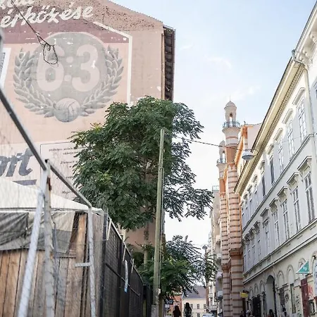 Mooki Rumbach דירה